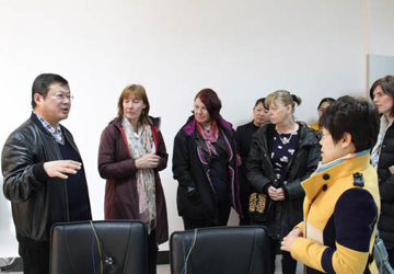 英国知山大学医学院医学专家来院参观