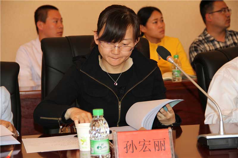 2哈医大大庆校区副校长参加答辩会.JPG