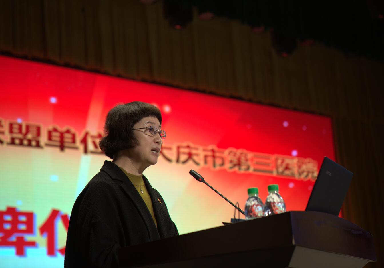 李莉.jpg